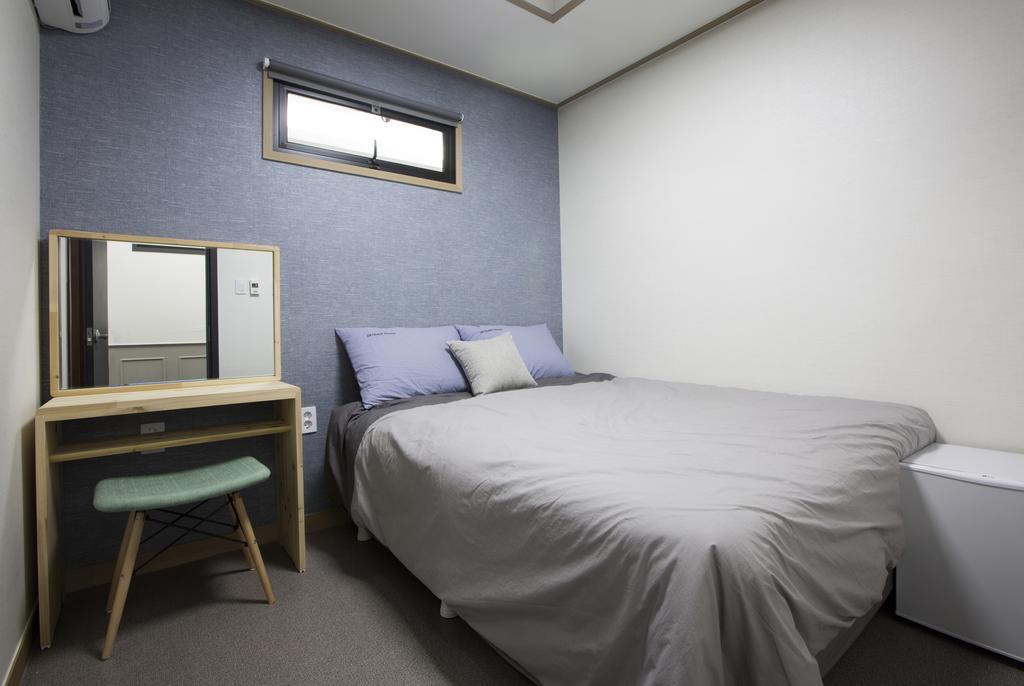24 Guesthouse Sinchon Сеул Екстер'єр фото
